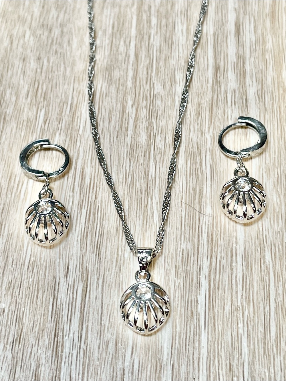 Sterling Silver and Cubic Zircon Shell Pendant Necklace with Matching Earrings